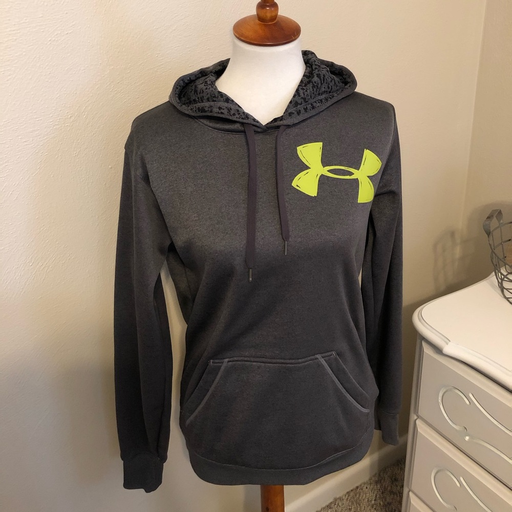 Small Semi Fitted Under Armour Hoody